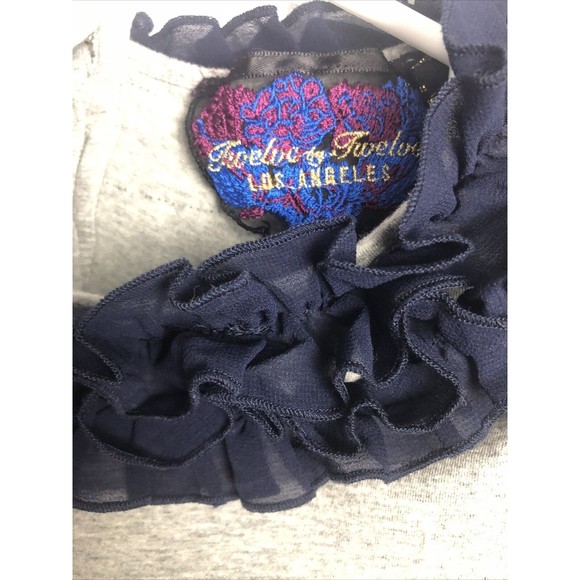 Twelve by Twelve Los Angeles Gray Top With Navy Ruffles Size Small Cute - Picture 4 of 6